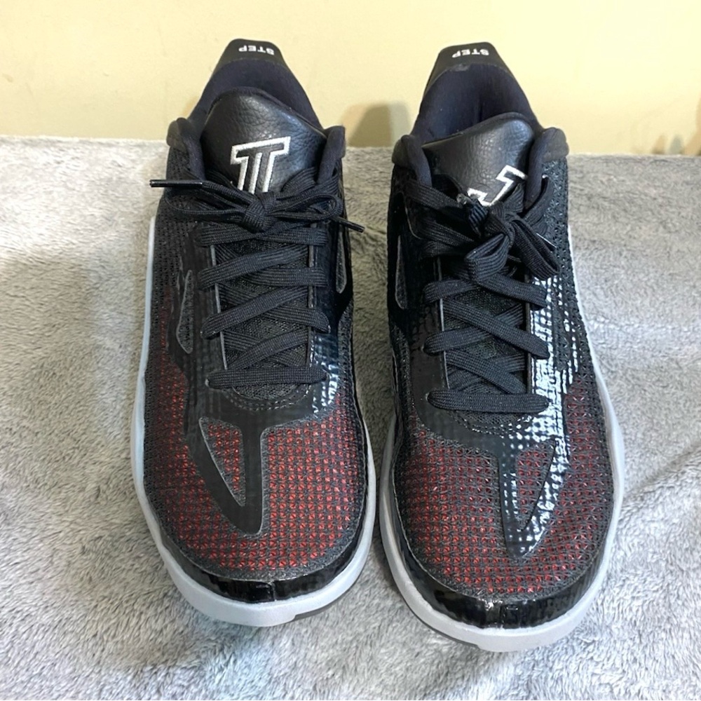 Nike Black and Red Youth girls Sneakers